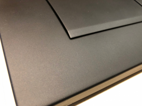 Przycisk Geberit Delta30 w czarnym macie